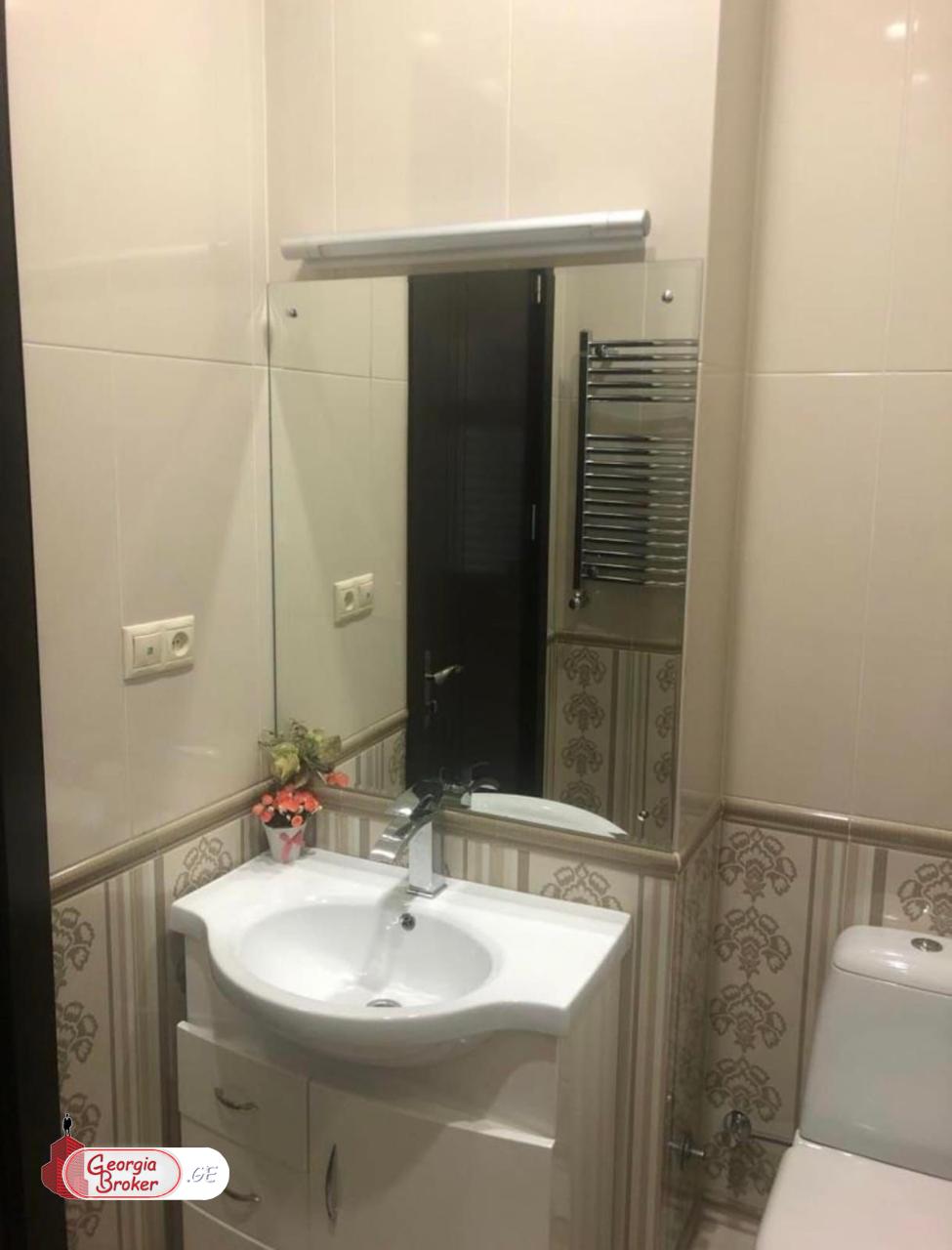 продается квартира с новым ремонтом 3-комнаты